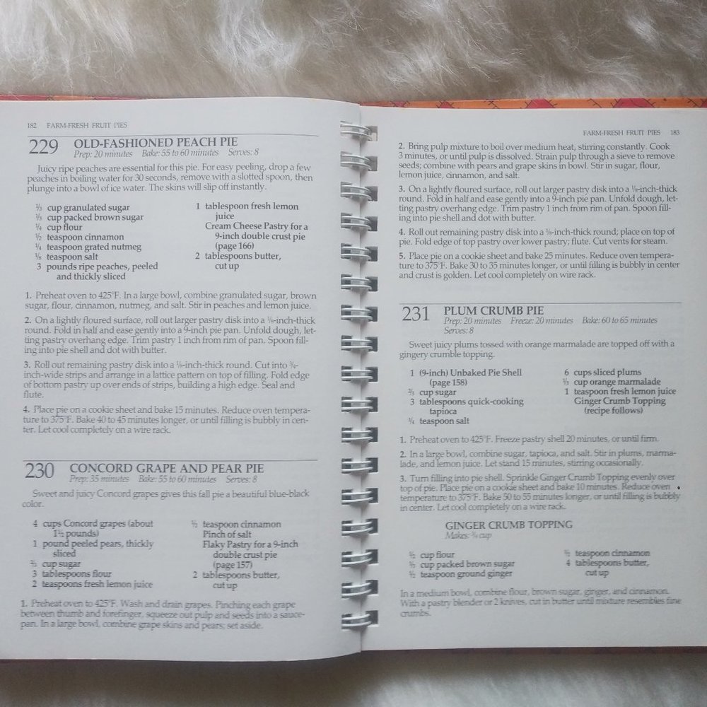 365 Great Cake & Pie Cookbook - Picture 5 of 12